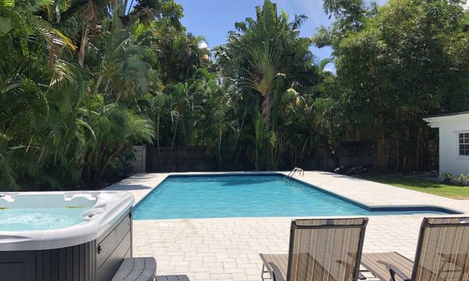 Ojus Villa | Casa Ria Luxury Home Sleeps 22 - 7BR 3BTH