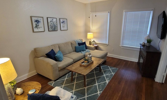 Courier City - Oscawana Apartment | Casablanca of Hyde Park - Suite 1 - 5 Star Corporate