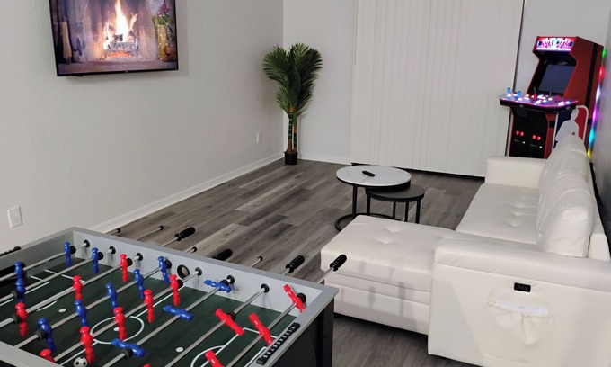 Cape Coral House | Central Cape Retro Escape – 2BR/2BA w/Arcade Games Easy Access to Fort Myers!