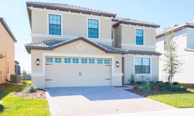 Ridgewood Lakes House | Champions Gate Sunny Days Getaway - Six Bedroom Home