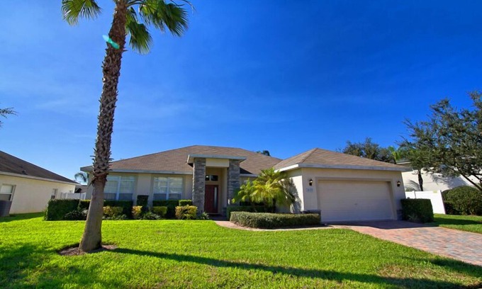 West Haven House | CHARLESTON MANOR: Private Pool 24/7 Support During Your Stay
