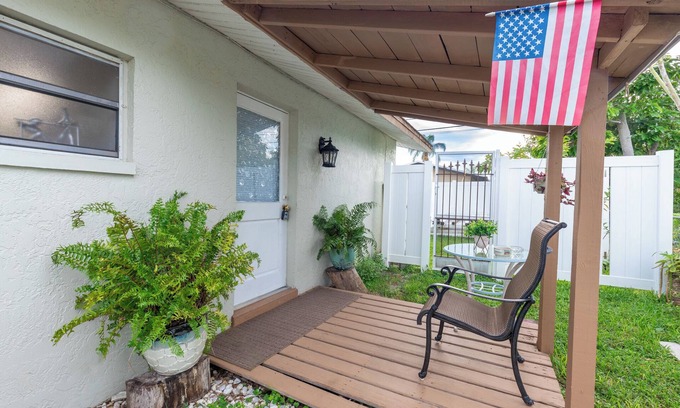 Caloosahatchee Apartment | Charming 1-bedroom apartment in delightful Cape Coral with AC