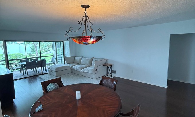 The Meadows Condo | Charming 2-bedroom condo in lovely Sarasota near UTC