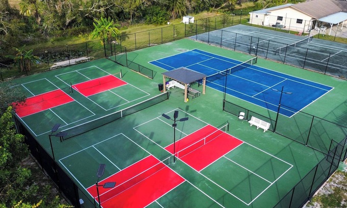 Trailer Estates House | Charming 3-bedroom cottage in awesome Bradenton's Private Sport Complex