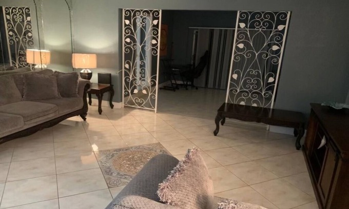 Lauderhill House | Charming 3-bedroom house with AC and WiFi in lovely Lauderhill
