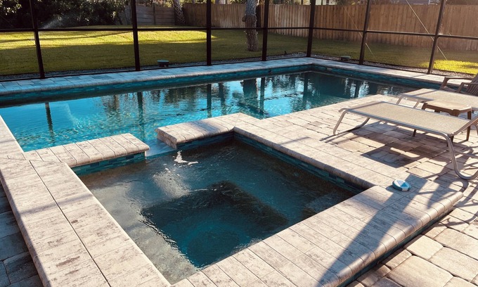 Laurel House | Charming 3-bedroom house with Pool/Spa, WiFi, Laundry in Nokomis near the beach
