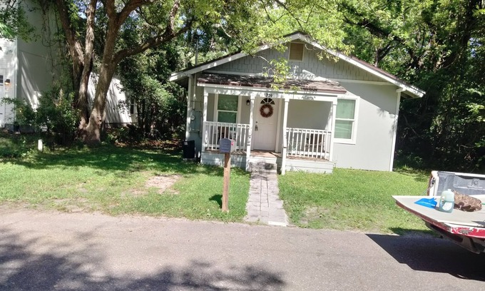 Riverside House | Charming 3-bedroom House with AC and WiFi in lovely Jacksonville