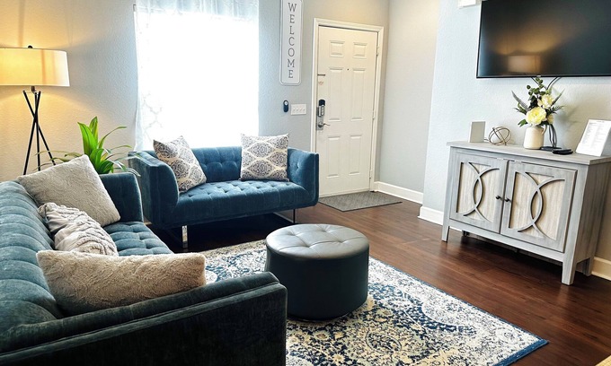Indian Wells House | Charming 3BD/2BA townhome 10min from Disney, in gated community!