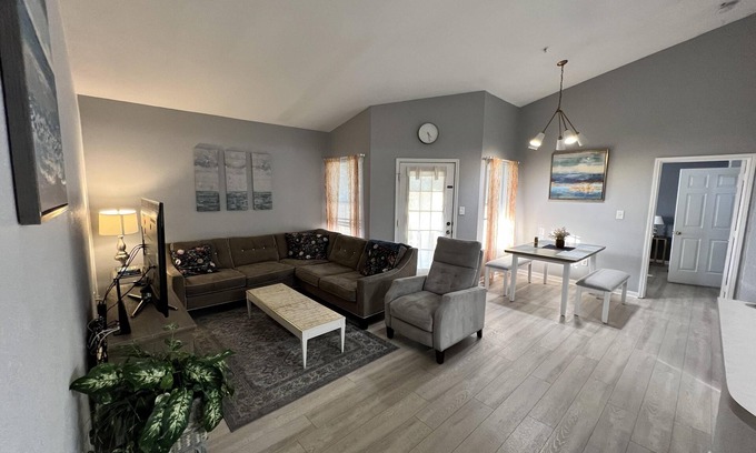 Clearwater Condo | CHARMING CONDO MINUTES FROM GORGEOUS BEACHES & LOTS OF ATTRACTIONS