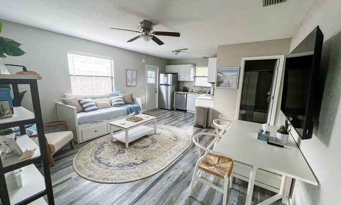 Dunedin House | Charming Cottage in Dunedin close to beaches
