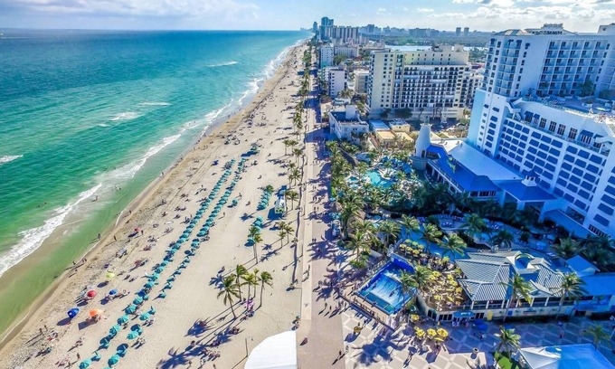Hollywood Apartment | Chic 1 BR w/Parking Space & Walk to the Beach #6