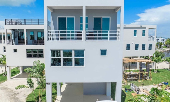 Monroe County House | Chic Ocean Hideaway with Grill