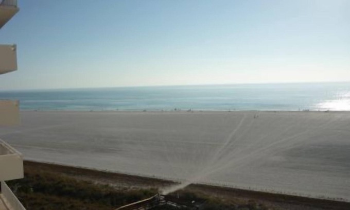 Marco Island Condo | Chic One Bedroom Beachfront Condo