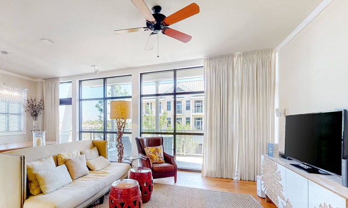 Port St. Joe Condo | Classic Dog-Friendly Condo with Shared Pool, High-Speed WiFi, and Central AC
