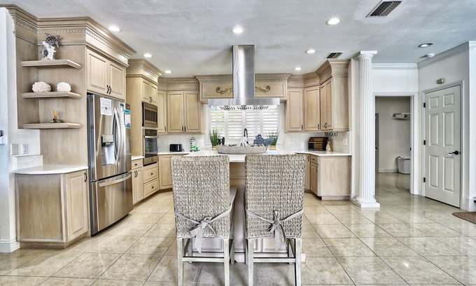 Bahia Shores House | 🌊Close to Beach,Villa at Bahia Shores 4 bedroom🌴On Intracoastal🐬Pool Home