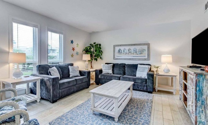 Fernandina Beach House | Coastal Oasis: Pool and Tennis, Close to Beach