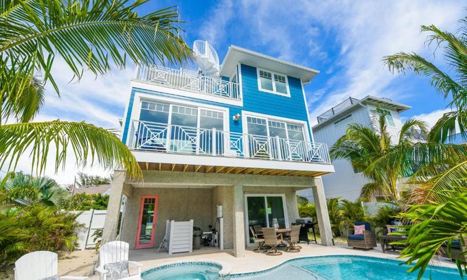 Anna Maria House | Coastal Queen by AMI Locals