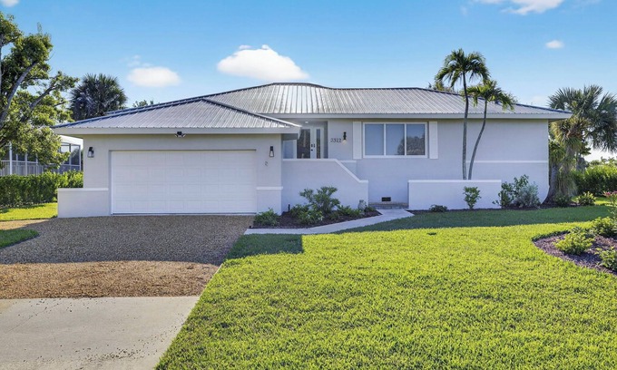 Bright Water House | Coastal retreat! West end steps to beach!