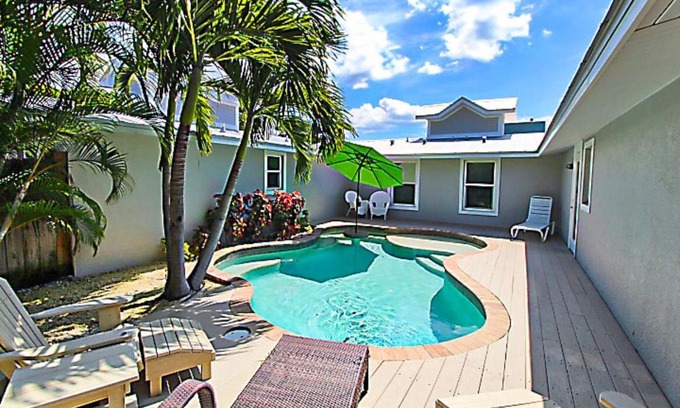 Holmes Beach House | Coconut Cottage #3 by AMI Locals