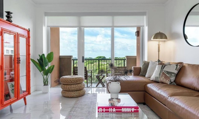 Coconut Grove Apartment | Coconut Grove Retreat, bayviews, 1 park incl, wkspace, Smart TV, Pool/hottub"
