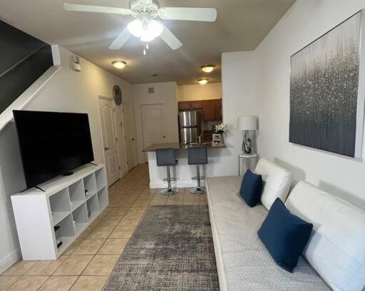 Gainesville Apartment | Comfortable and beautiful townhouse