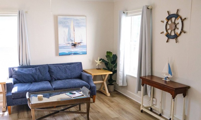 Jacksonville Beach Apartment | Comfortable One Bedroom Apartment - Close to Bars, Restaurants, and the Beach!