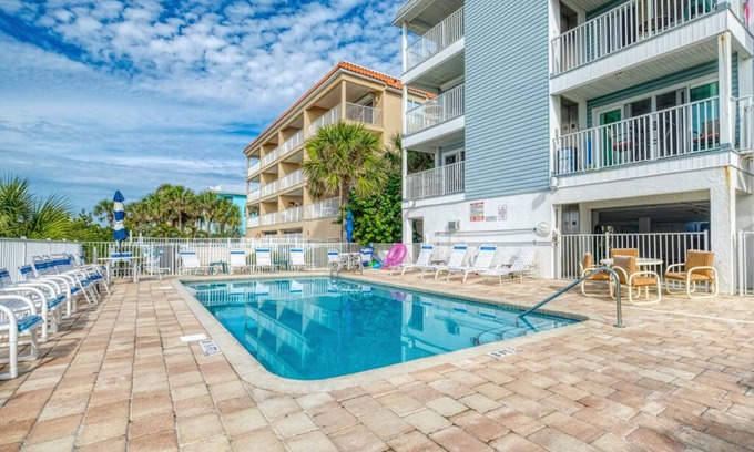 Indian Rocks Beach Condo | Completely remodeled 2/2 Beachside Condo.