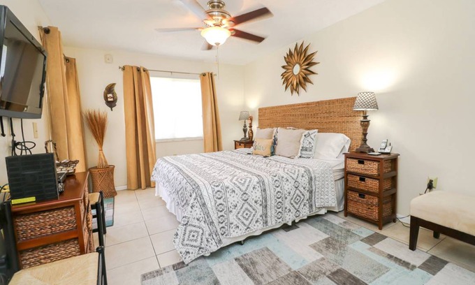 Butler Beach Condo | Condo ∙ 1 bedroom ∙ 4 guests