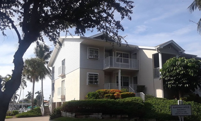 Fort Myers Beach Condo | Condo, water, beach, pools
