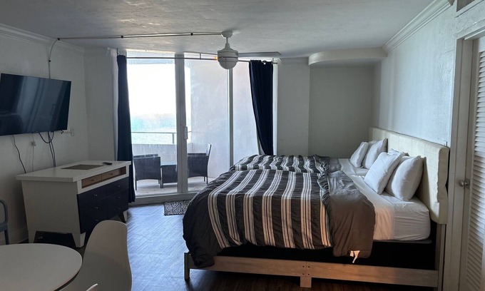 Galt Mile Hotel | CORTUGAFestivalSpecial Seaside EfficienyHotelRoomwithDoubleBeds atThe OceanManor