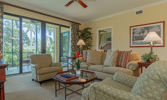 Royal Harbor Apartment | Cottages-Naples Bay-Enjoy full resort amenities-Upscale 1st flr., end unit, w/private screened lanai
