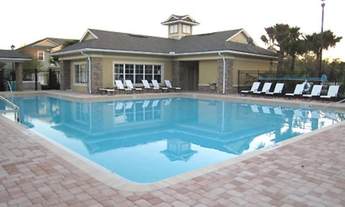 Baymeadows Condo | Cozy 2-bedroom condo with WiFi, fitness room pool in the heart of Jacksonville