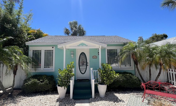 Gulfport House | Cozy Beach Cottage Yards From The Beach And Restaurants!