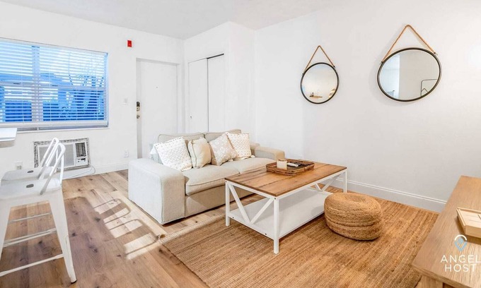 Victoria Park Apartment | Cozy Ft Lauderdale Apt, Wi-Fi,Pool,Laundry,Parking