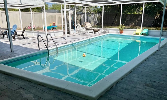 Clearwater House | Cozy Home with Heated pool near Clearwater Beach