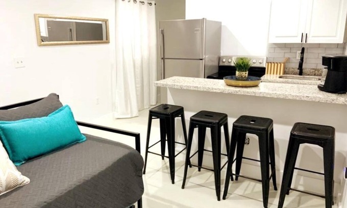 Seybold House | Cozy renewed home -Central location sleeps 4