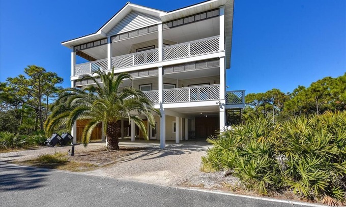Plantation House | CREATE THE PERFECT VACATION experience for the whole family in Pretty Woman!