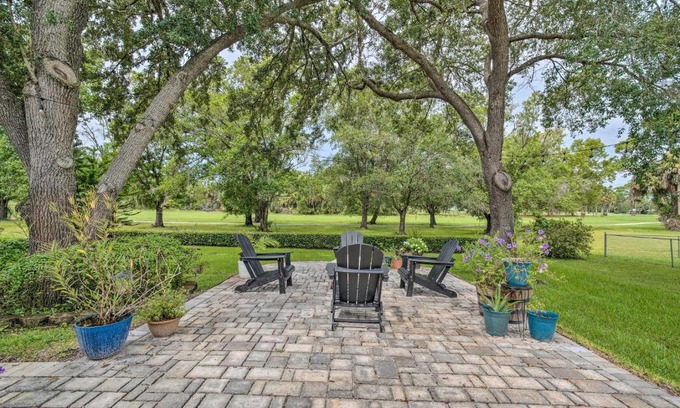 Crystal River House | Crystal River Gem Near Three Sisters Springs!