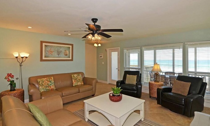 Miramar Beach House | Daily Activities Included🚤🎣👙| PRIVATE BEACH, Spacious Beachfront Townhouse☀️⛱🌊