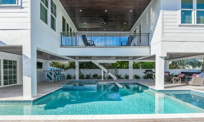 Anna Maria House | Daiquiri Deck by AMI Locals