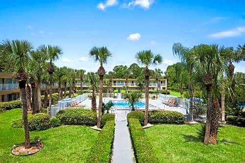 Daytona Beach Hotel | Days Inn by Wyndham Daytona Beach Speedway