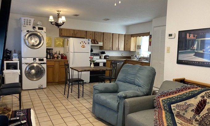 DeLand House | Deland Marigold House, Beautiful Quiet Setting, with Comfy Bed, Downtown DeLand
