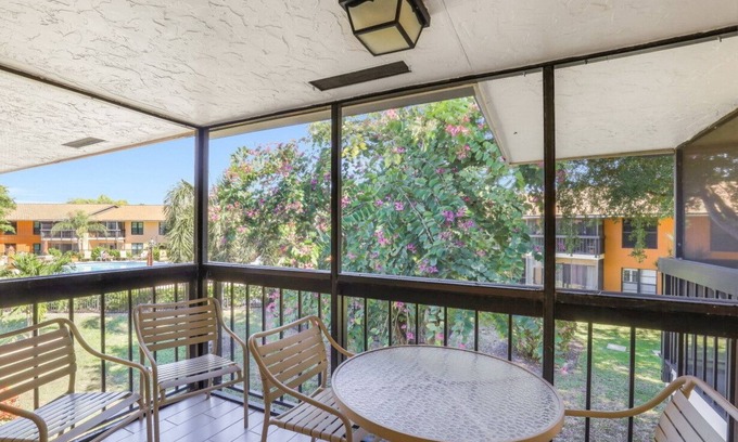Marco Island Condo | Delightful condo w/ two heated pools & brief walk to beach