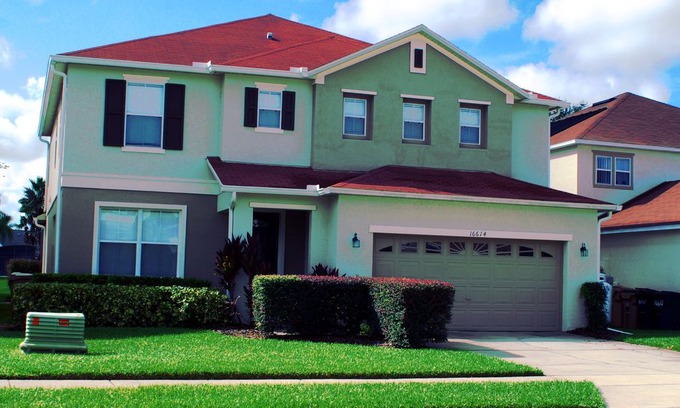 Sunrise Lakes House | Disney Luxury Villa- 6 Br & 4 bath