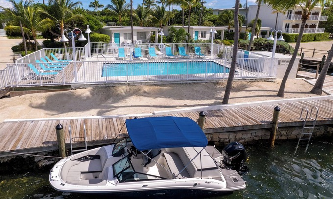 Islamorada Apartment | Dive Into Your Dream Vacation! 3 Spacious Units, Onsite Pool, FREE Breakfast!