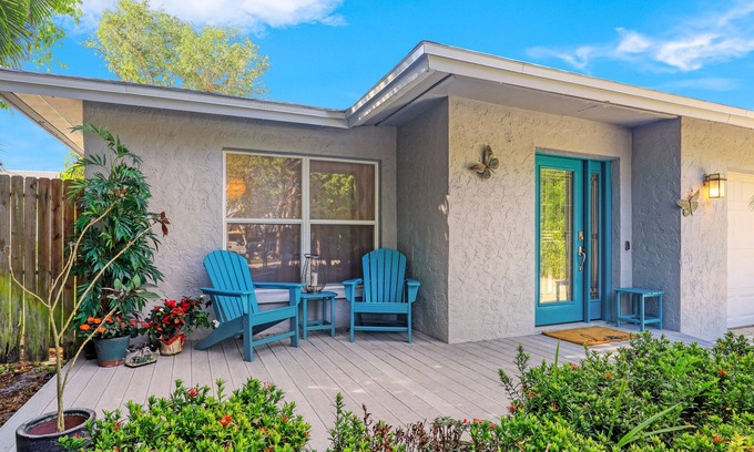 Naples Park House | Dog-friendly bungalow home with private washer/dryer, central AC, and fast WiFi