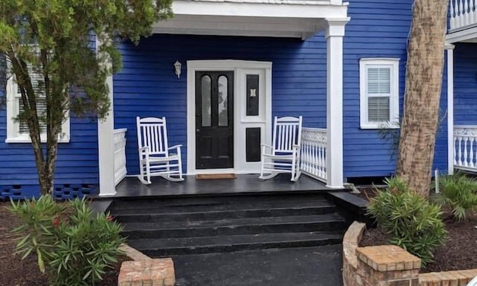 Downtown Historic District Apartment | Dog-friendly downtown efficiency w/free bike use