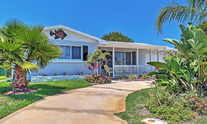 Brendale Heights House | Dog-Friendly Ormond Beach Bungalow w/Patio!