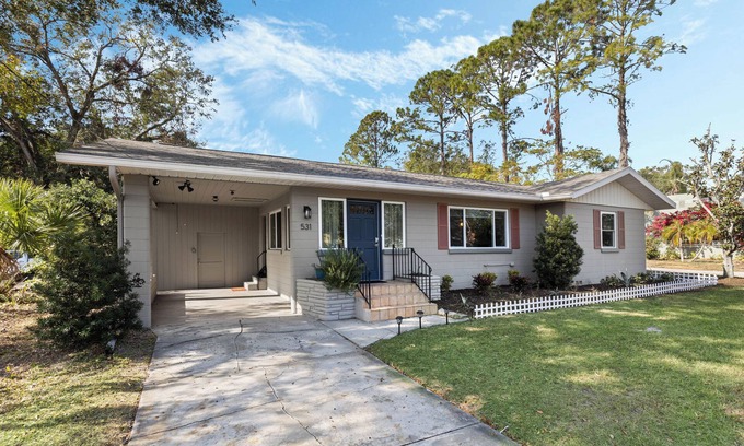 Mount Dora House | Doras Dream, 4 Bedrooms, Sleeps 12, Downtown