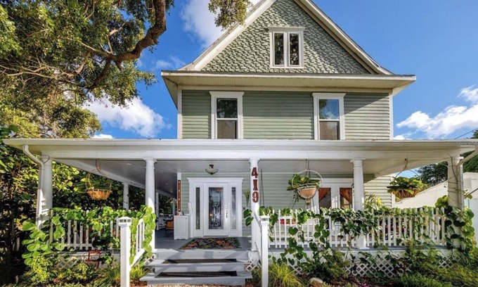 Downtown Dunedin House | Downtown whole house, Shannon Oak Manor sleep 10